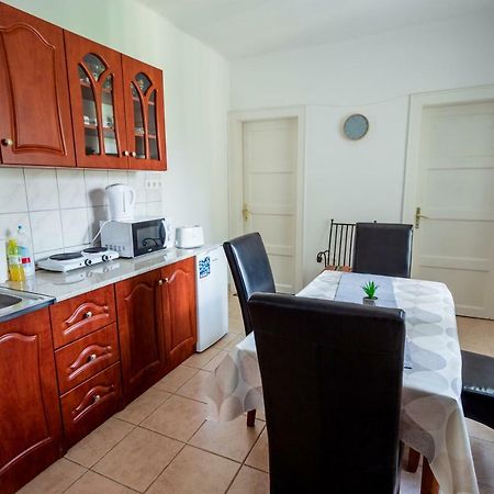 Viragos Vendeghaz Apartment Keszthely Exterior photo
